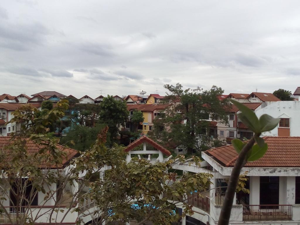 A Joy House - Kaset Nawamin City Banguecoque Exterior foto