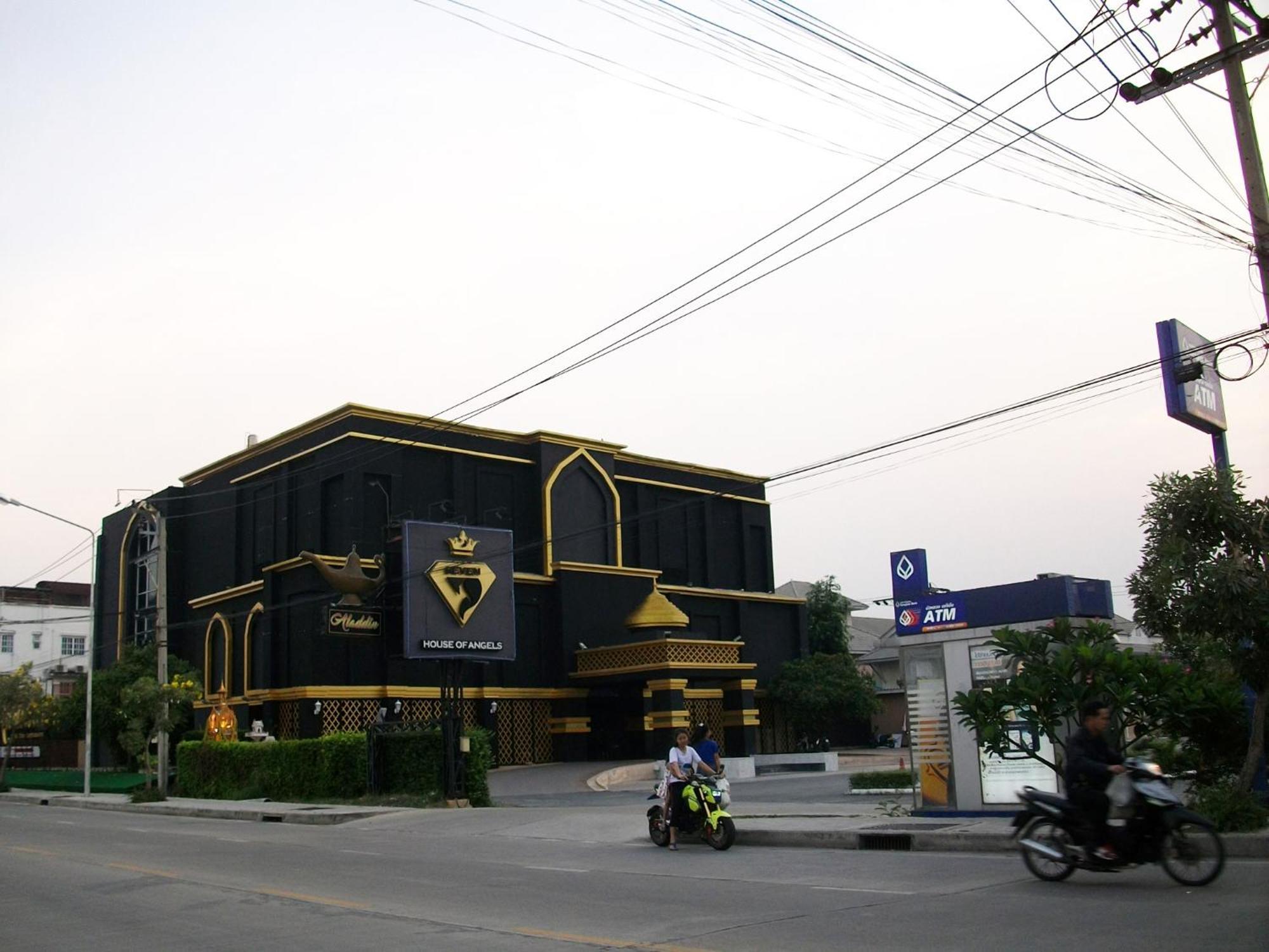 A Joy House - Kaset Nawamin City Banguecoque Exterior foto